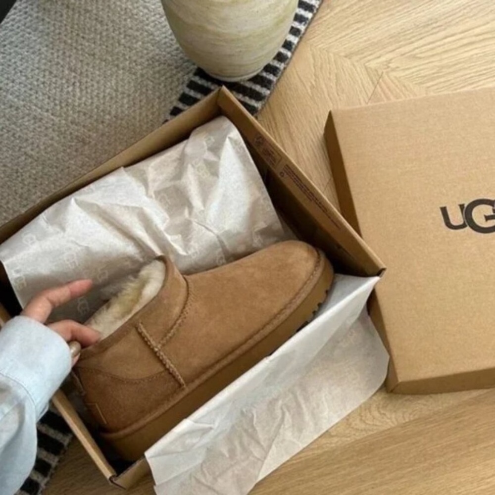 UGG Classic Ultra Mini Boots - Picture 5 of 6